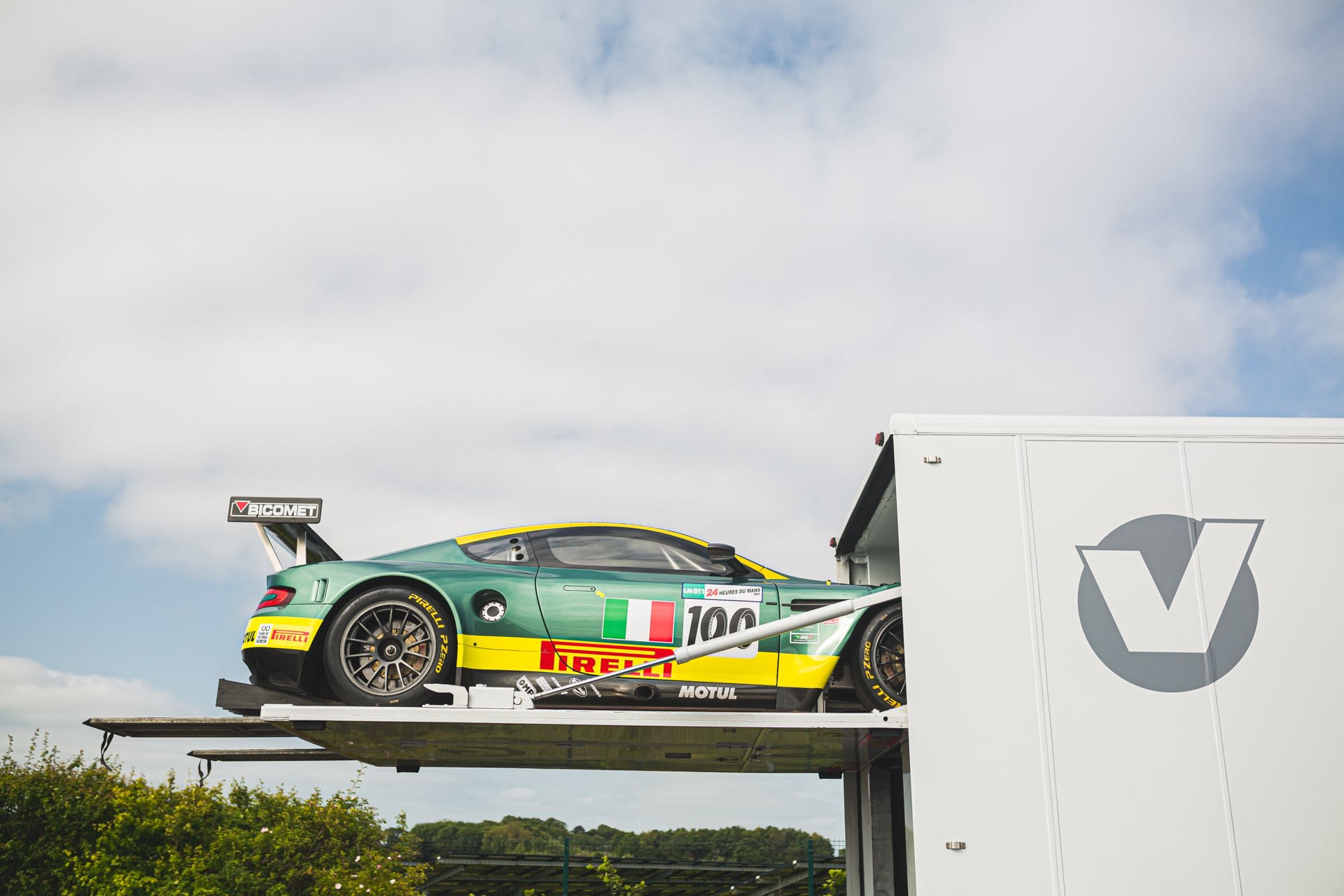 2006 Aston Martin DBR9 | Girardo & Co